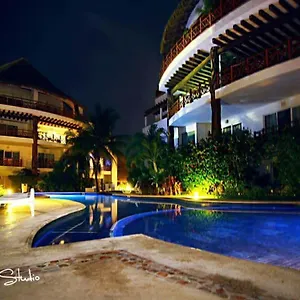https://quadra-deluxe-apartment-8-pax-mamitas-zone-by-yeah.allrivieramayahotels.com